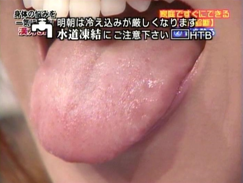 大沢あかねの舌出し (2)