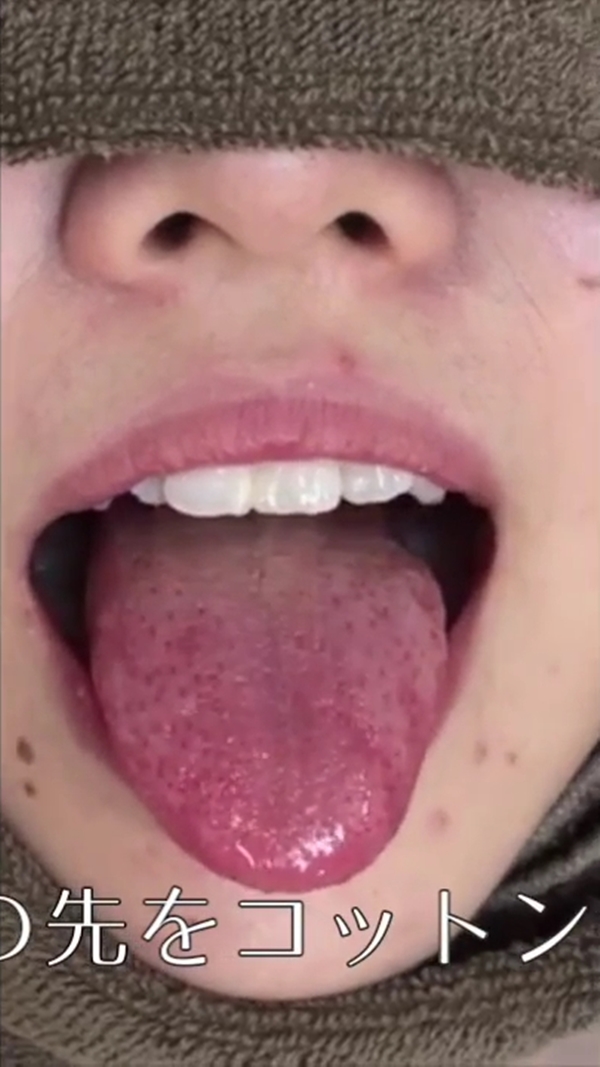 素人女性の舌磨き (4)