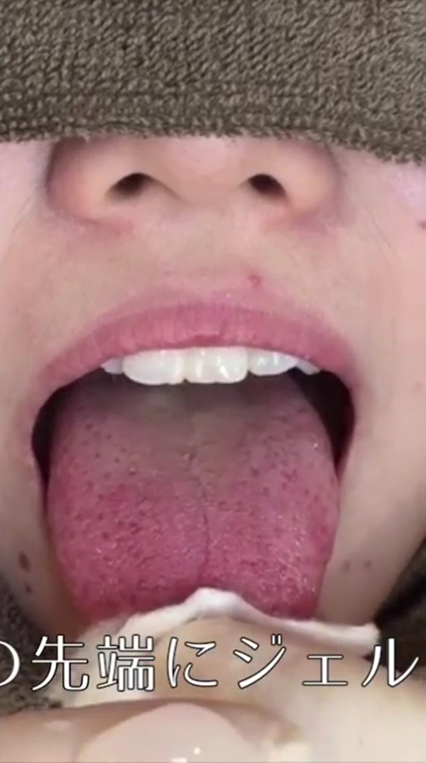 素人女性の舌磨き (5)