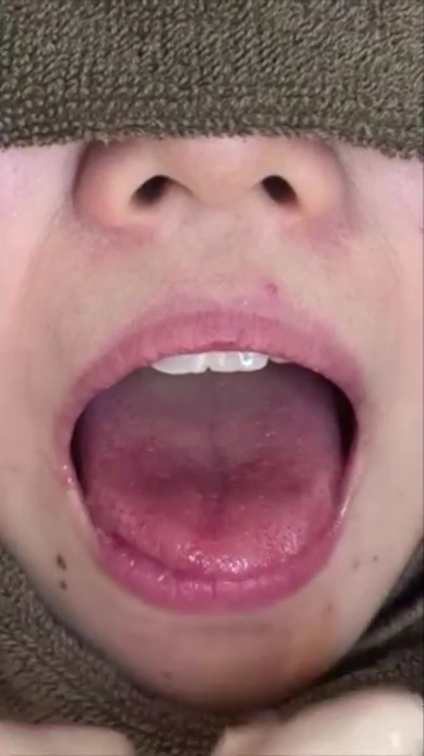 素人女性の舌磨き (9)