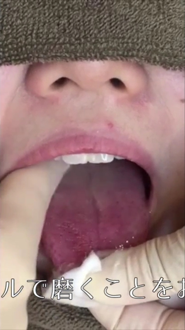 素人女性の舌磨き (7)