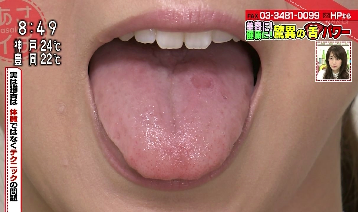 三輪秀香の舌出し2 (8)