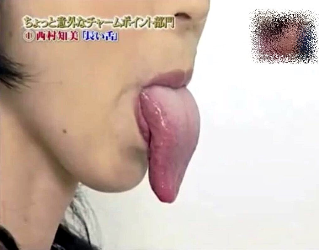 西村知美の舌出し (3)