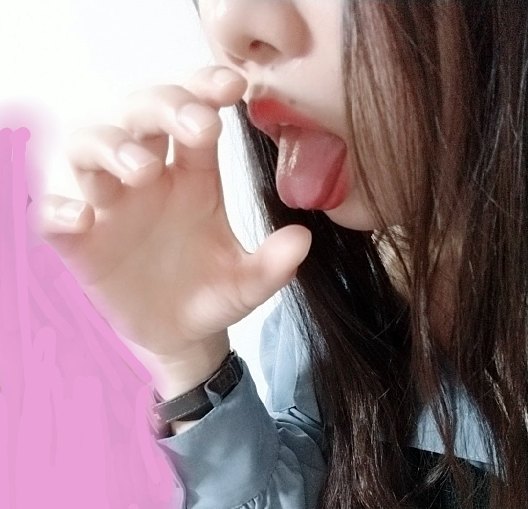 裏垢女子の舌乳晒し (1)