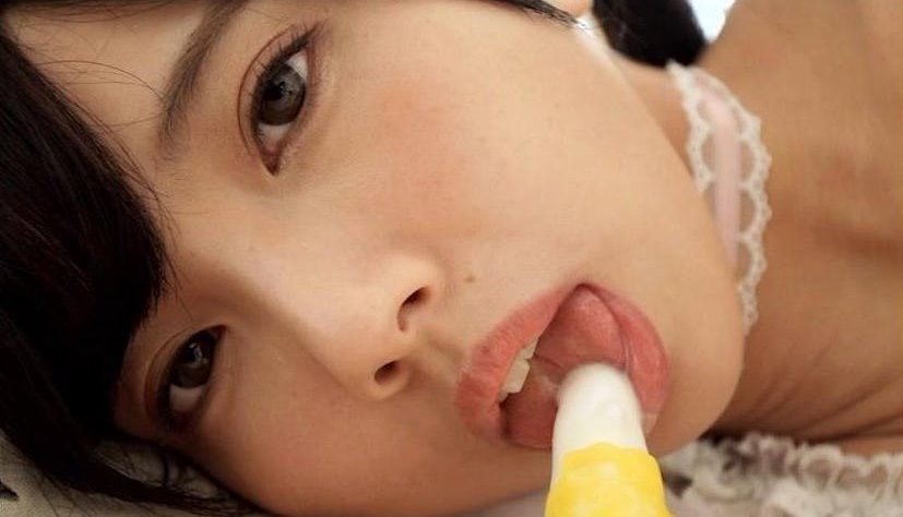 小栗まりの舐め舌2 (8)