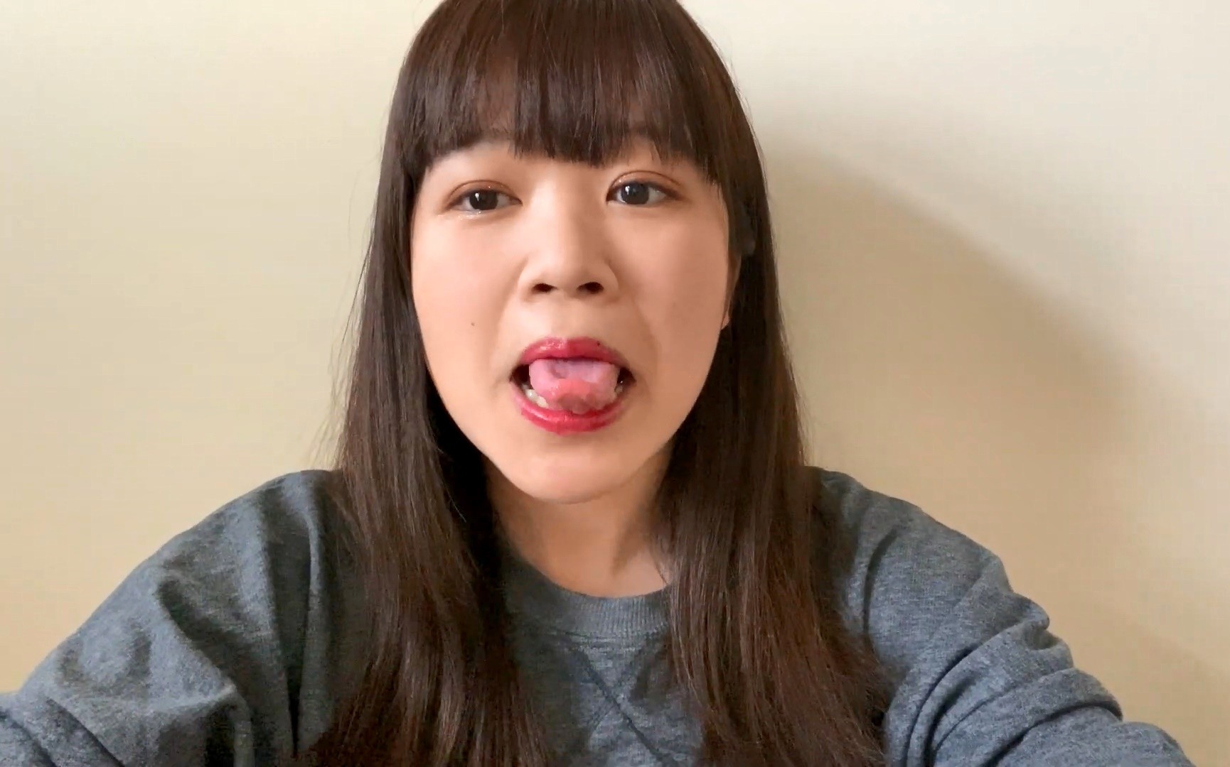 犬山みんみんの舌出し動画 (1)